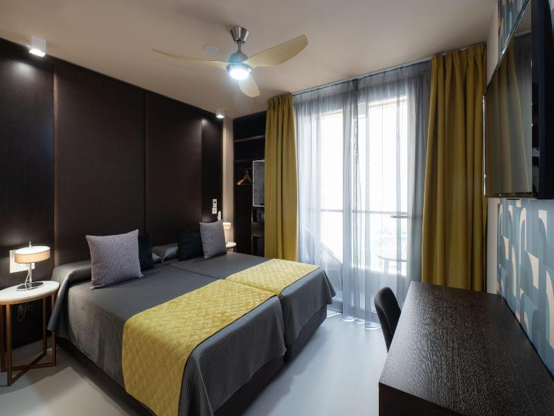 Hotel Perla Del Sur image
