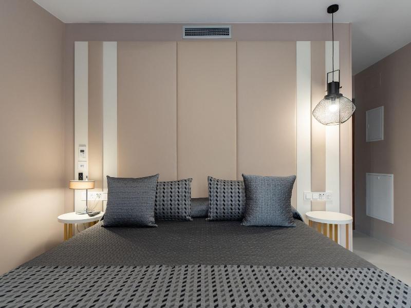 Hotel Perla Del Sur image