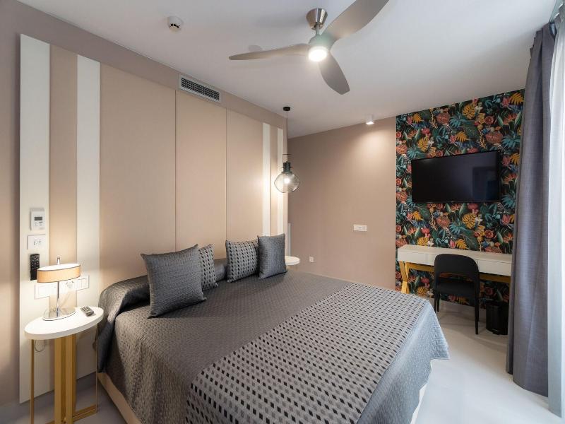 Hotel Perla Del Sur image