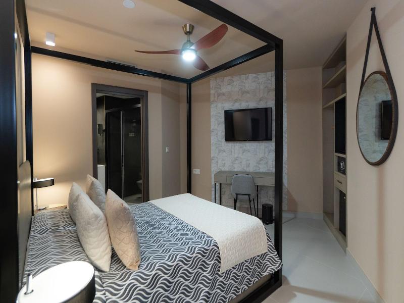 Hotel Perla Del Sur image