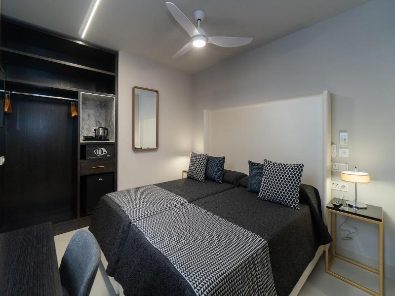 Hotel Perla Del Sur image