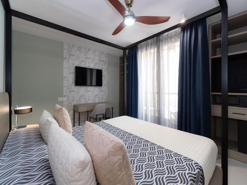 Hotel Perla Del Sur image