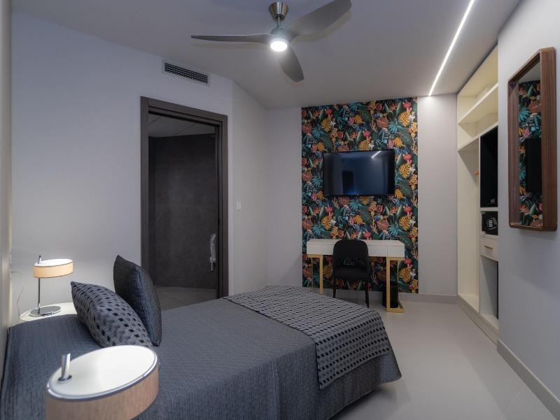 Hotel Perla Del Sur image