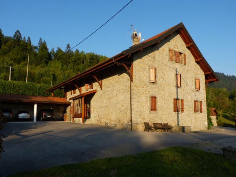 Le Bonheur Dans Le Prã© — exterior view