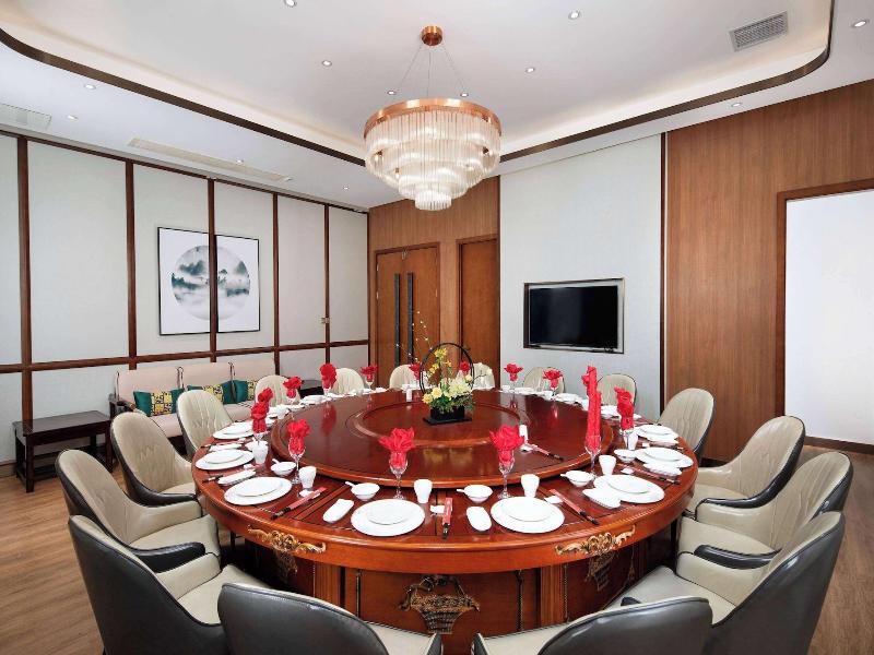 Ramada By Wyndham Changsha North — restaurant
