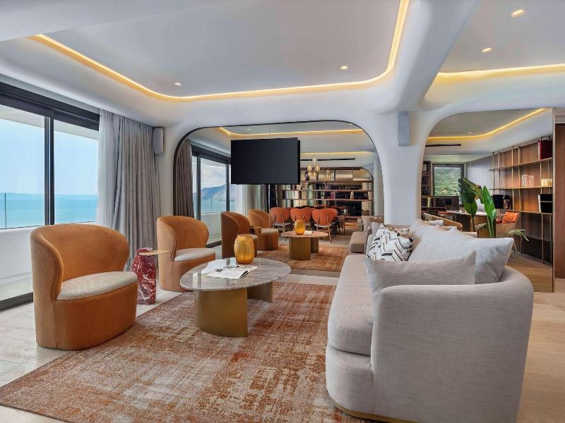 Isla Brown Corinthia Resort & Spa, Curio Collect image