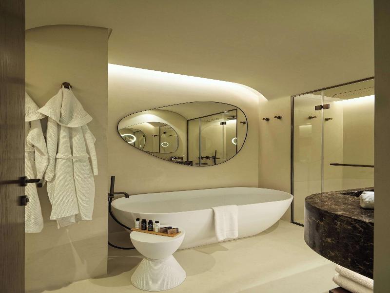 Isla Brown Corinthia Resort & Spa, Curio Collect image