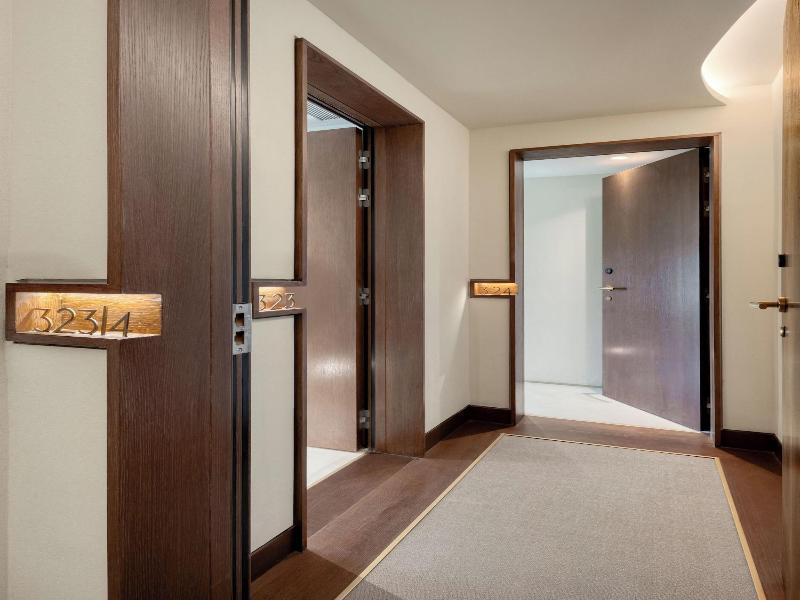 Isla Brown Corinthia Resort & Spa, Curio Collect image