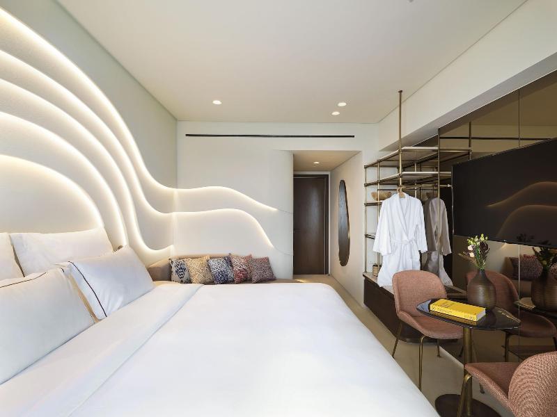 Isla Brown Corinthia Resort & Spa, Curio Collect image