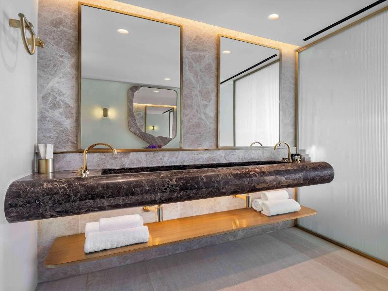Isla Brown Corinthia Resort & Spa, Curio Collect image