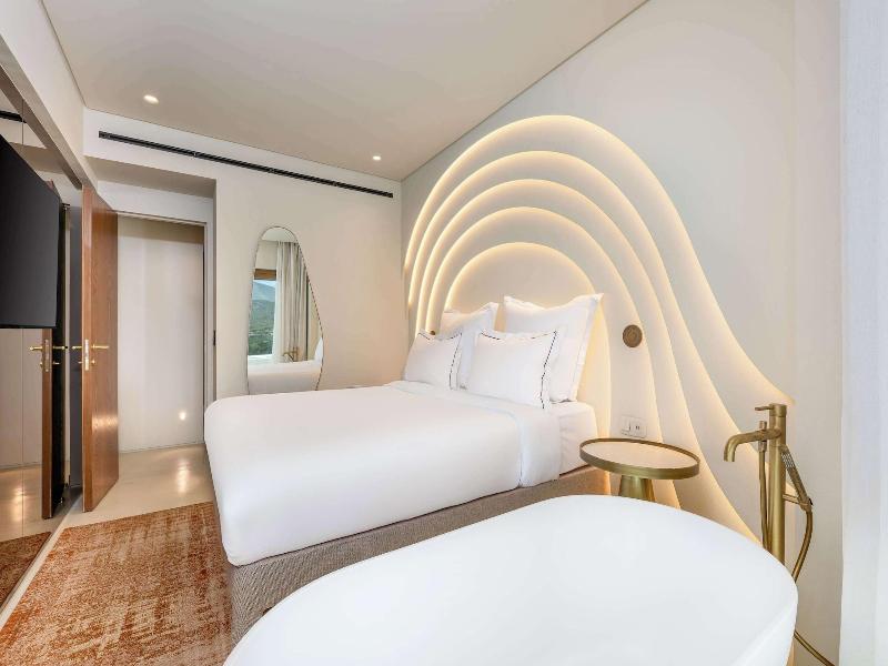 Isla Brown Corinthia Resort & Spa, Curio Collect image