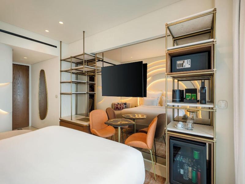 Isla Brown Corinthia Resort & Spa, Curio Collect image