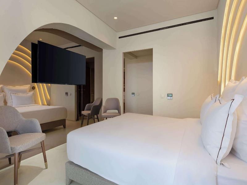 Isla Brown Corinthia Resort & Spa, Curio Collect image