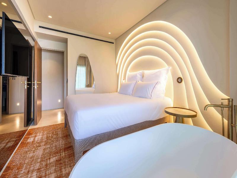 Isla Brown Corinthia Resort & Spa, Curio Collect image