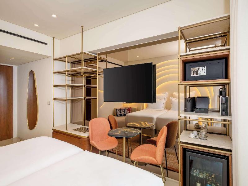 Isla Brown Corinthia Resort & Spa, Curio Collect image