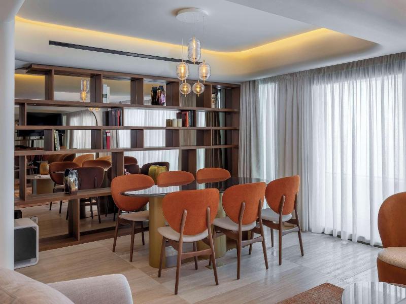 Isla Brown Corinthia Resort & Spa, Curio Collect image