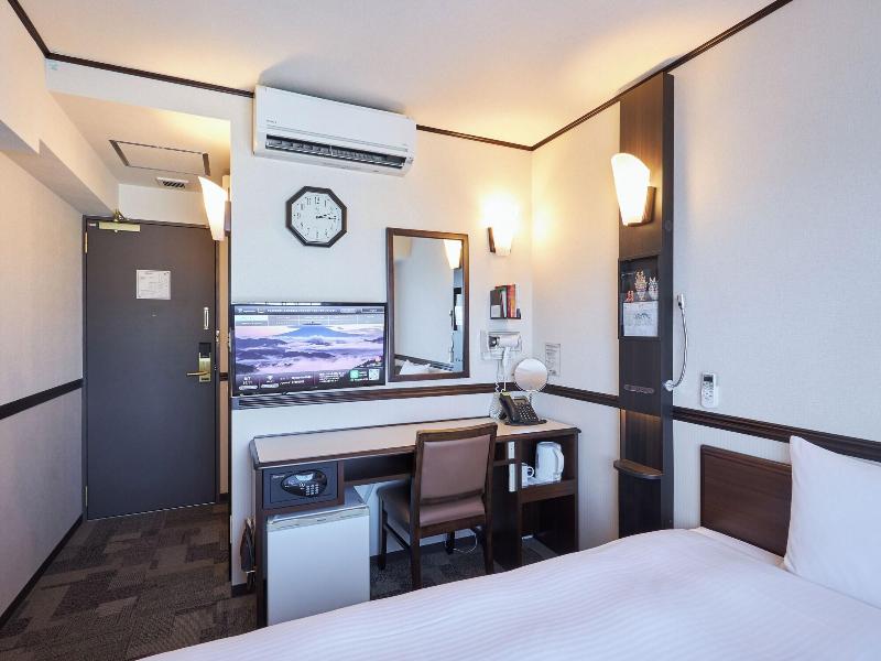 Toyoko Inn Tokyo-eki Yaesu Kita-guchi image