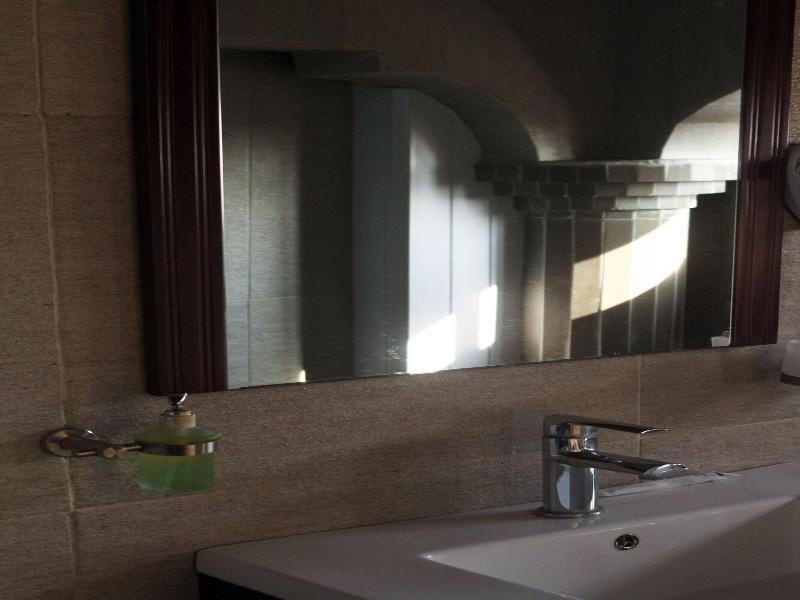 Hotel M'rode image