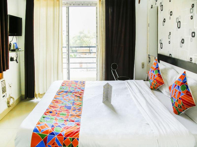 Fabhotel Eleanora image