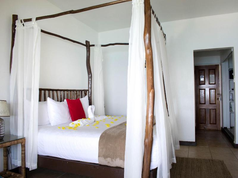 Sand And Tan Beach Hotel image