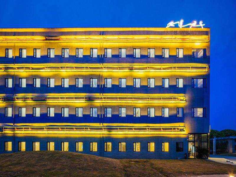 Ramada Encore By Wyndham Shanghai Pudong Airport image