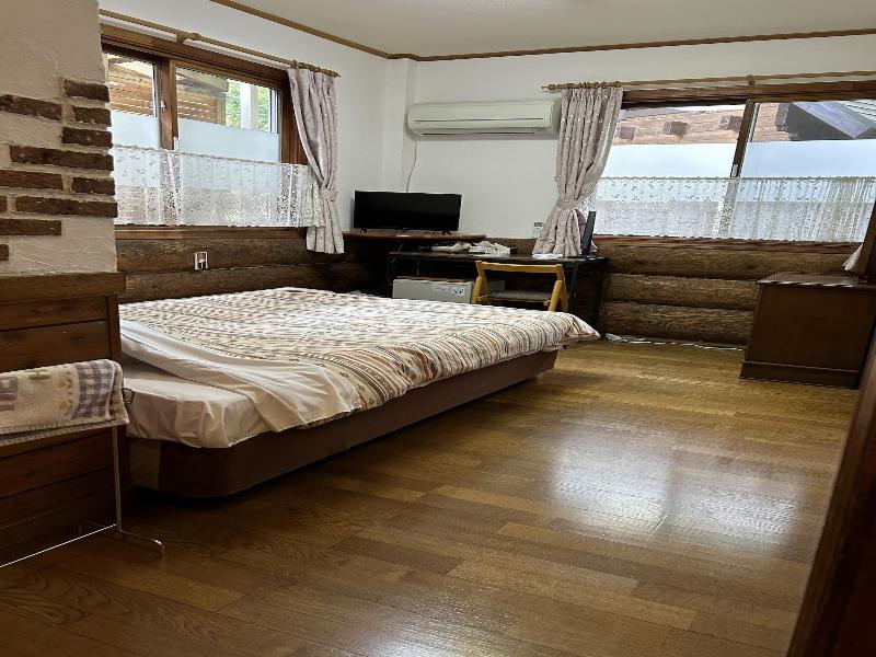Pension And Log Cottage Hoshinoko image