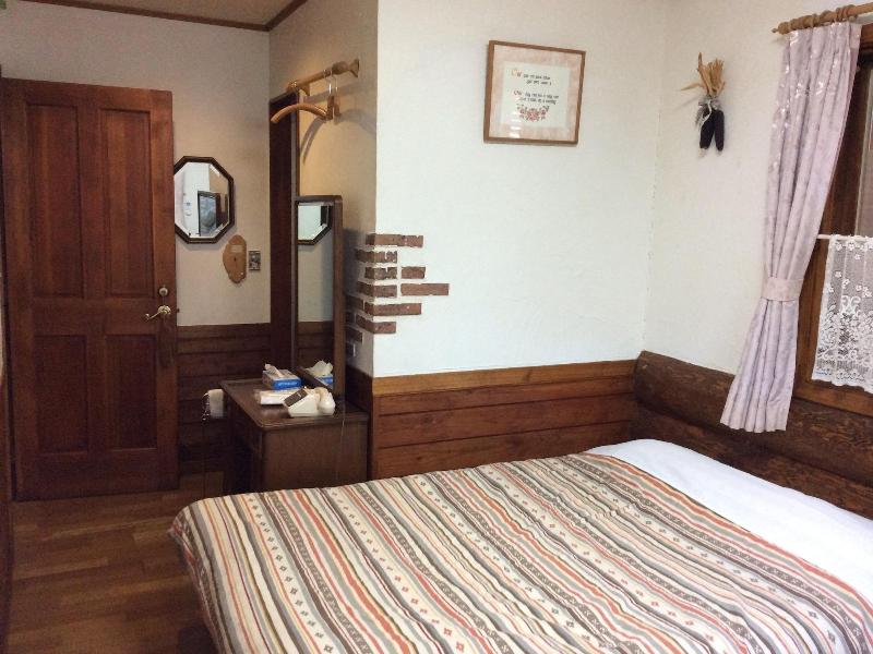 Pension And Log Cottage Hoshinoko image
