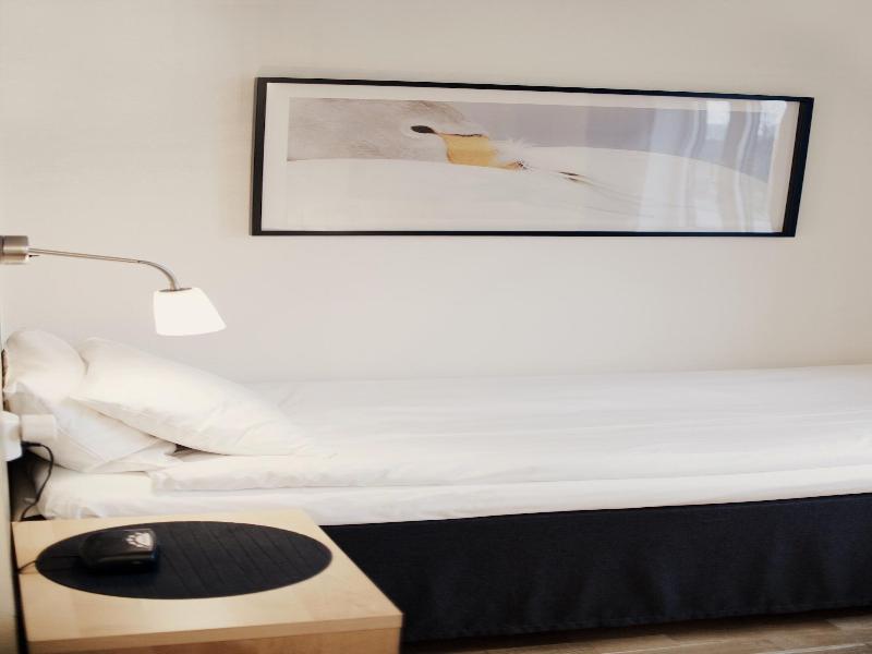 FAMILY ROOM TWO BEDS
