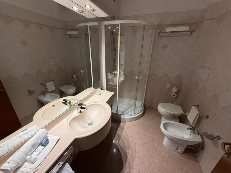 Hotel Le Ville image