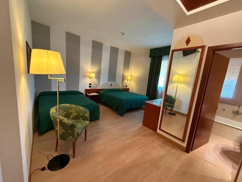 Hotel Le Ville image
