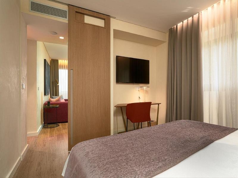 Suites Murillo Plaza Sta Cruz image