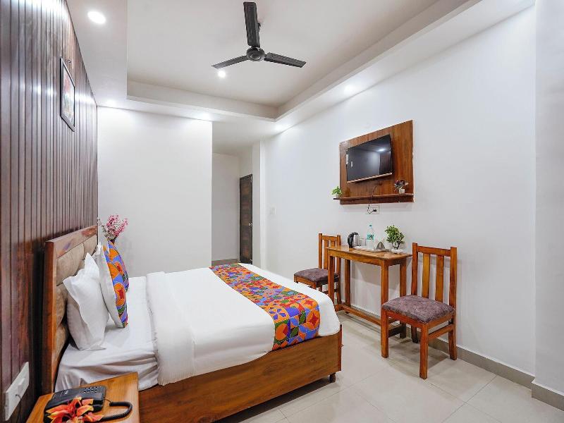 Fabhotel Frolic Luxury Stay image