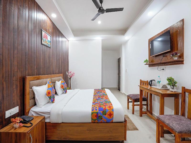 Fabhotel Frolic Luxury Stay image