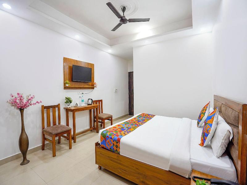 Fabhotel Frolic Luxury Stay image