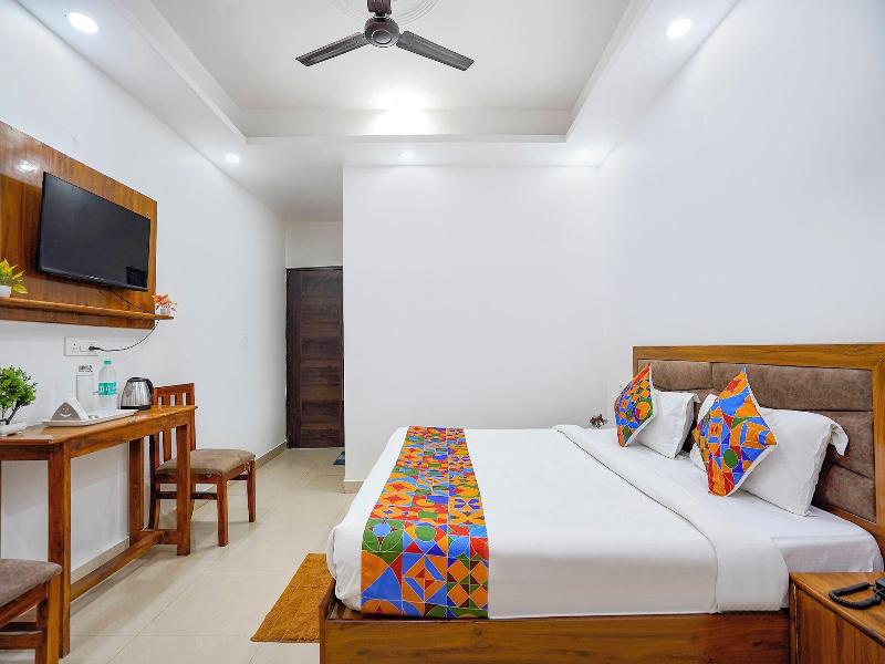 Fabhotel Frolic Luxury Stay image