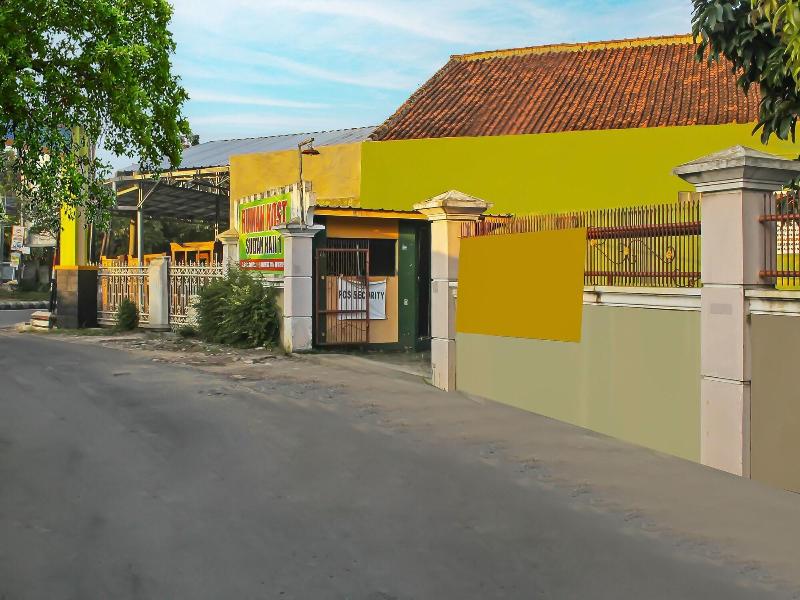 Oyo Life 92593 Penginapan Sultan Haji 1 image