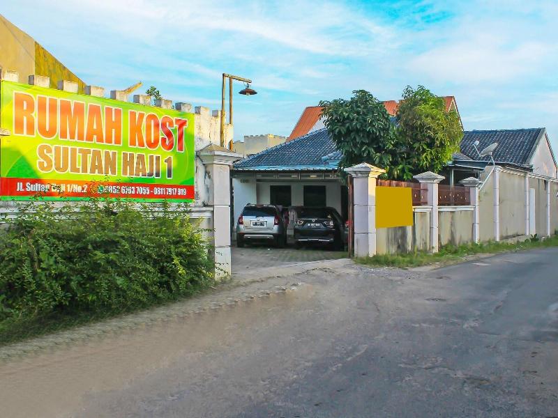 Oyo Life 92593 Penginapan Sultan Haji 1 image