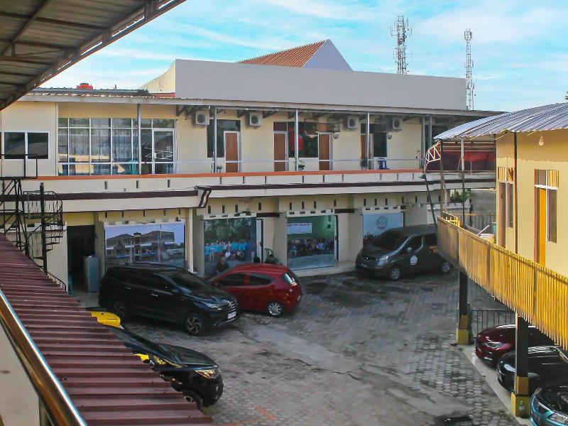 Oyo Life 92593 Penginapan Sultan Haji 1 image