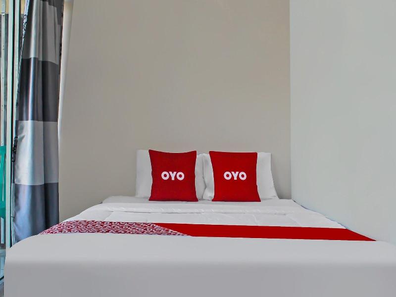 Oyo Life 92593 Penginapan Sultan Haji 1 image