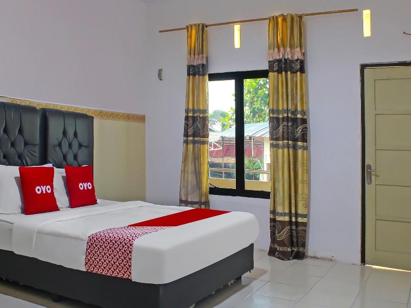 Oyo Life 92593 Penginapan Sultan Haji 1 image