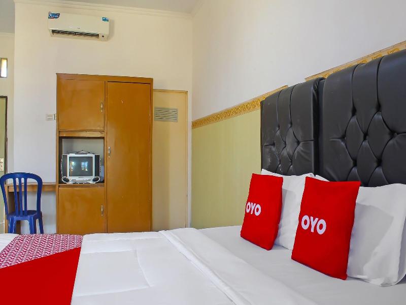 Oyo Life 92593 Penginapan Sultan Haji 1 image