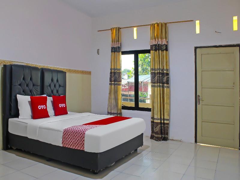 Oyo Life 92593 Penginapan Sultan Haji 1 image