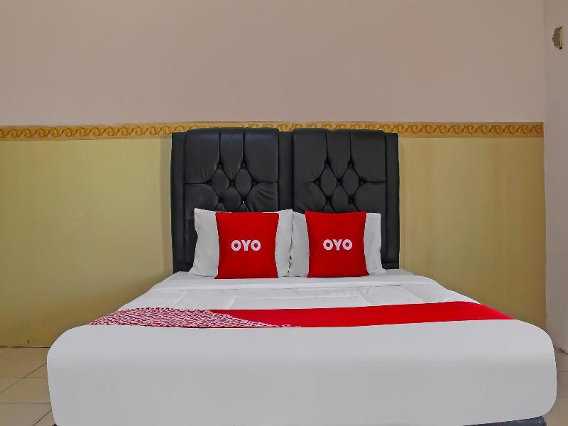 Oyo Life 92593 Penginapan Sultan Haji 1 image
