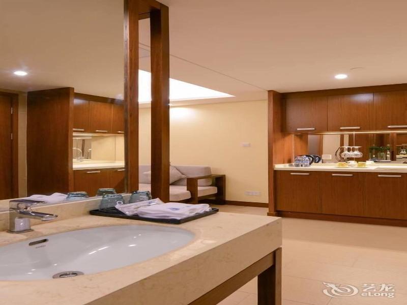 Ramada By Wyndham Huizhou Xunliao Bay image