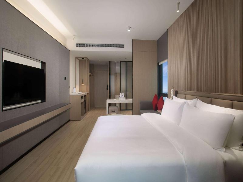 Ramada By Wyndham Huizhou Double Moon Bay image