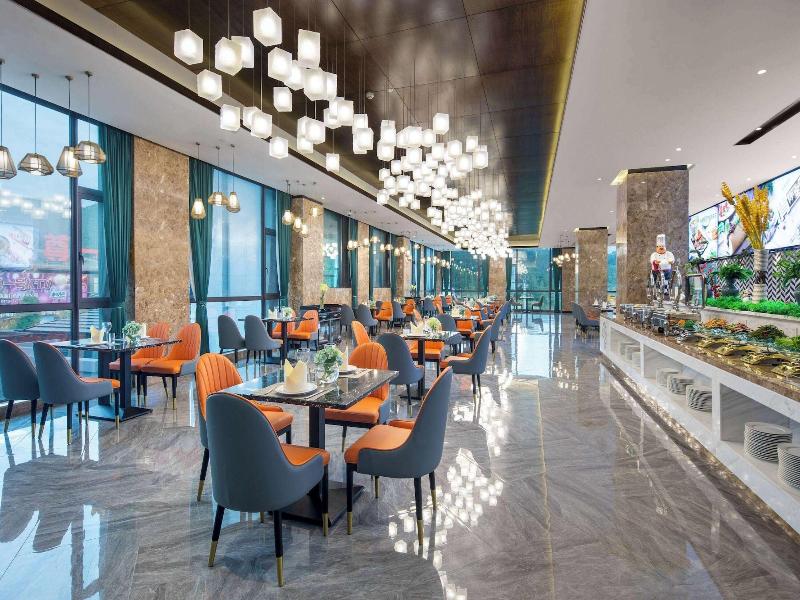 Ramada By Wyndham Yingshan Jiulongwan Resort — restaurant