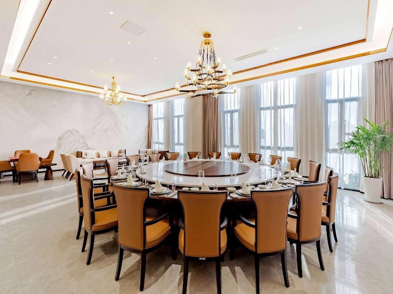 Howard Johnson Lakeview Hotel Huaibei