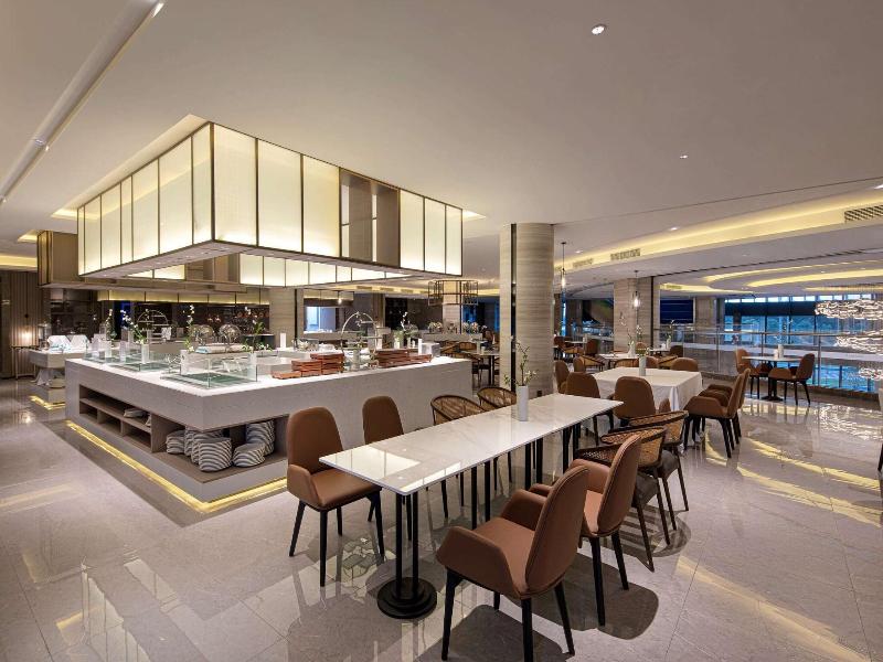 Ramada By Wyndham Pinghu image