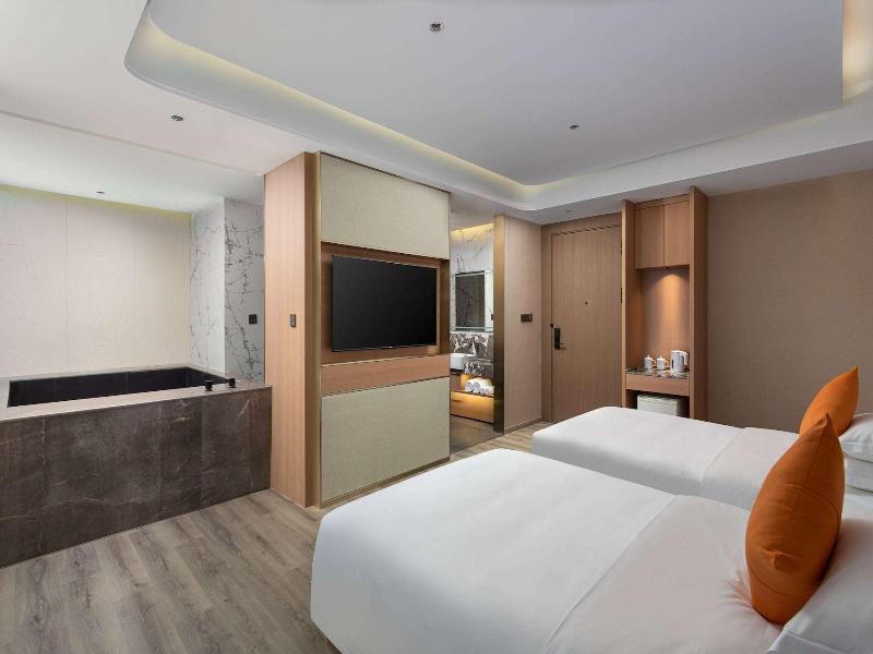 Hawthorn By Wyndham Honghe Mile Hot Spring image