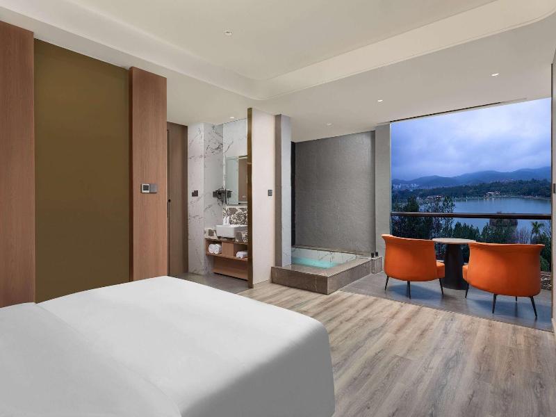 Hawthorn By Wyndham Honghe Mile Hot Spring image